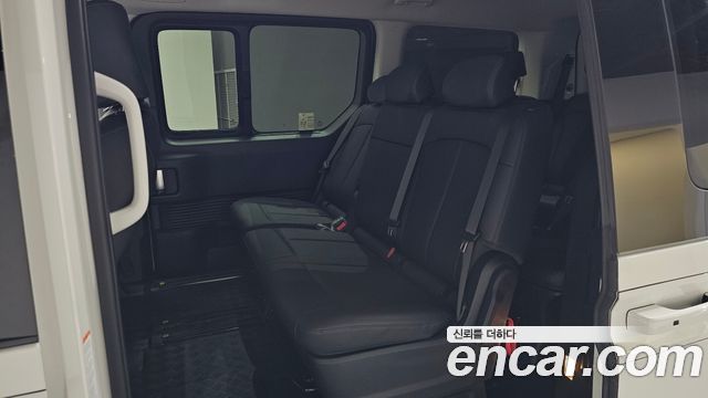 Hyundai Staria 2025 — photo 18