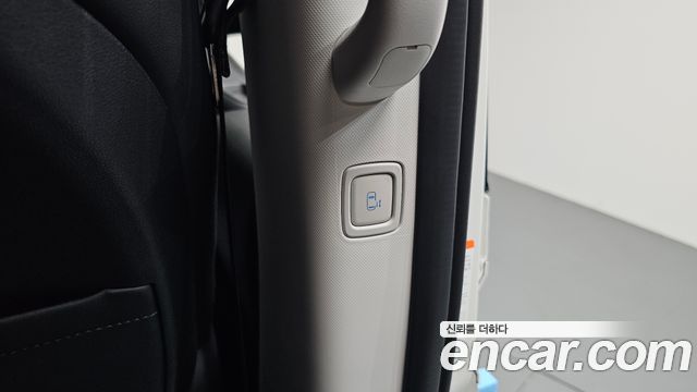 Hyundai Staria 2025 — photo 25