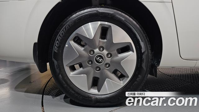 Hyundai Staria 2025 — photo 7