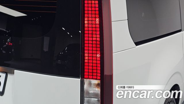 Hyundai Staria 2025 — photo 9