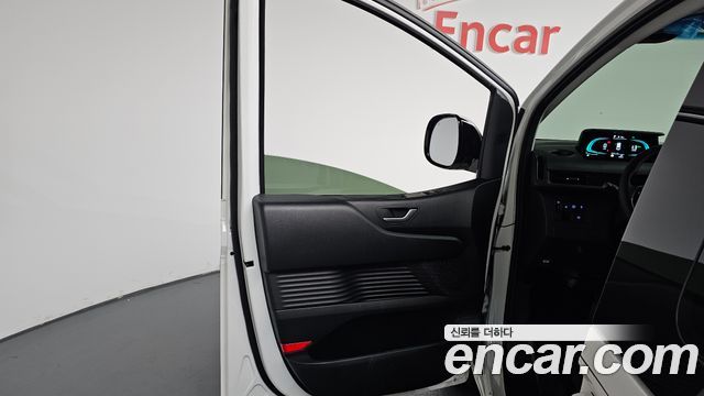 Hyundai Staria 2025 — photo 14