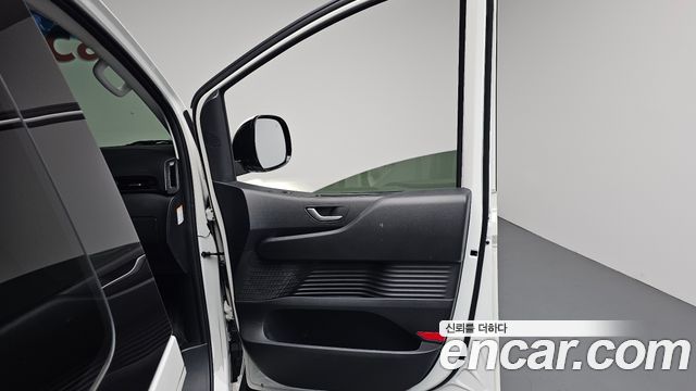 Hyundai Staria 2025 — photo 15