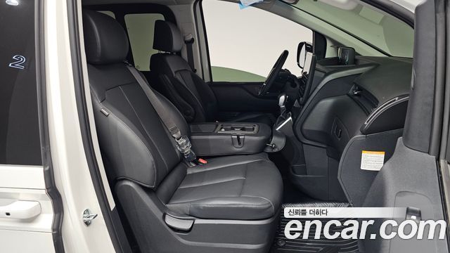 Hyundai Staria 2025 — photo 16