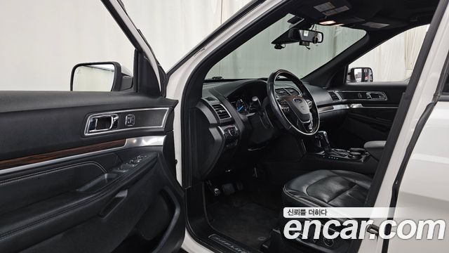 Ford Explorer 2018 — photo 13