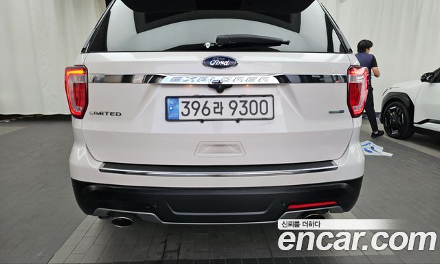 Ford Explorer 2018 — photo 17