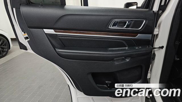 Ford Explorer 2018 — photo 15