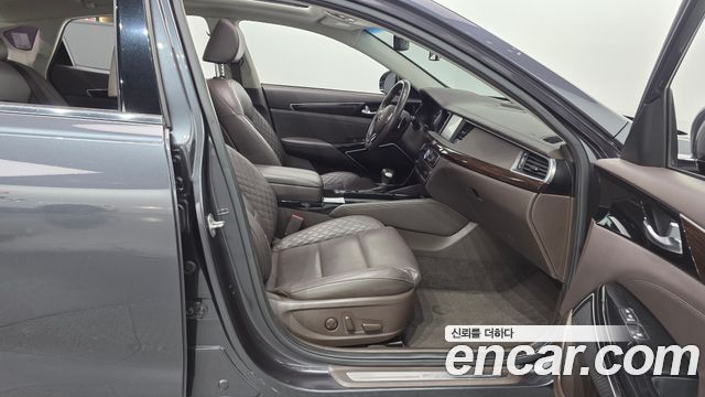 Kia K7 2018 — photo 11