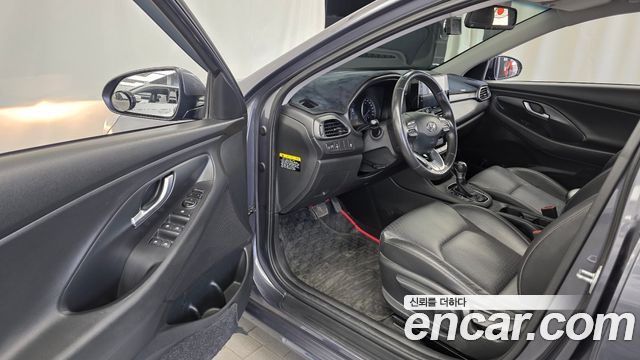 Hyundai i30 2018 — photo 10