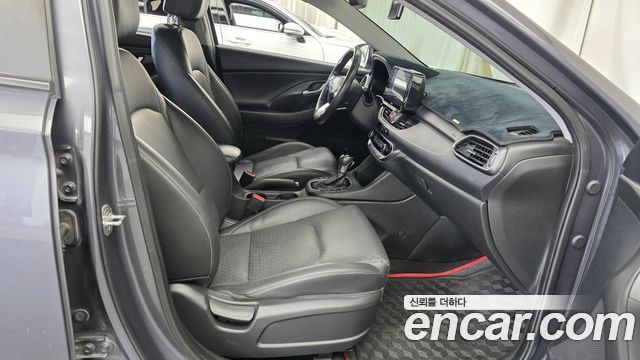 Hyundai i30 2018 — photo 11