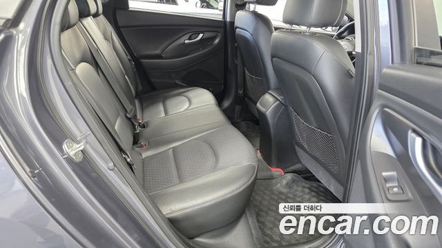 Hyundai i30 2018 — photo 12