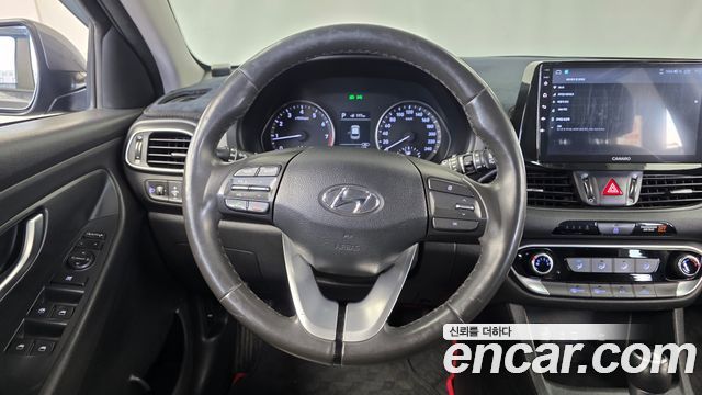 Hyundai i30 2018 — photo 13