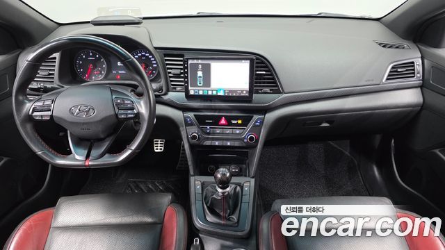Hyundai AVANTE 2017 — photo 10