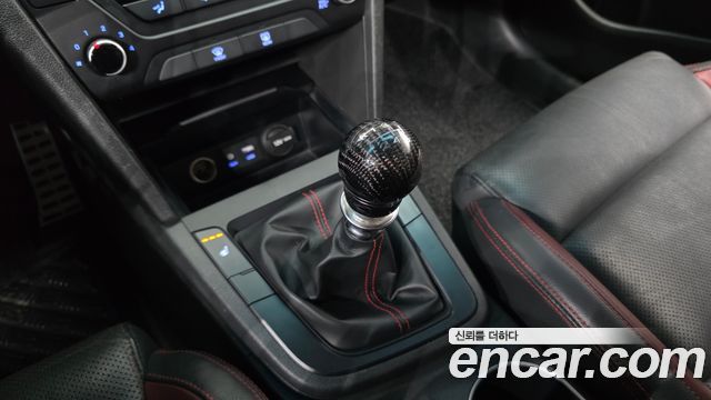 Hyundai AVANTE 2017 — photo 12