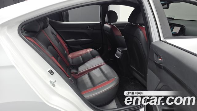 Hyundai AVANTE 2017 — photo 17