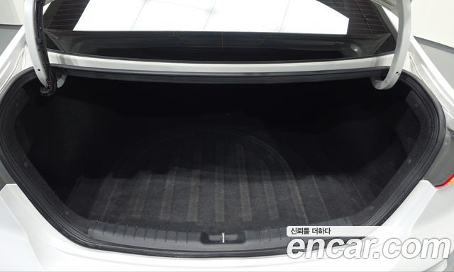 Hyundai AVANTE 2017 — photo 24