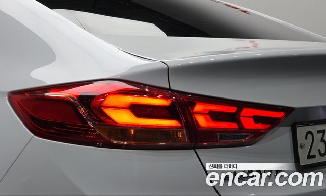 Hyundai AVANTE 2017 — photo 9