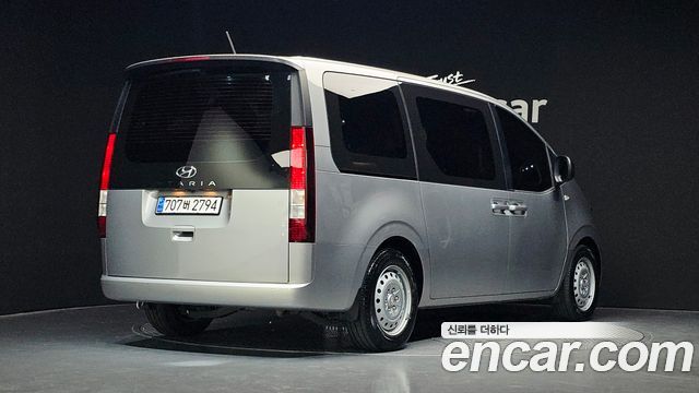 Hyundai Staria 2022 — photo 2