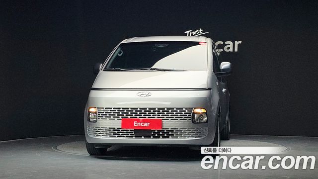 Hyundai Staria 2022 — photo 3