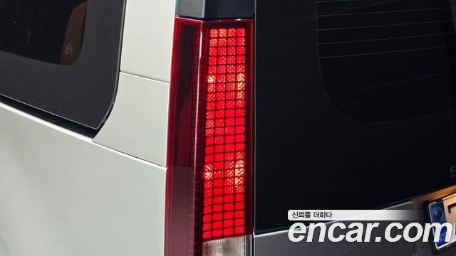 Hyundai Staria 2022 — photo 9