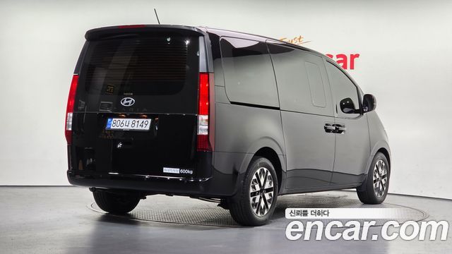 Hyundai Staria 2023 — photo 2