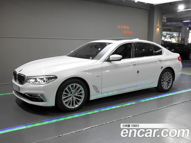 BMW 5-Series 2018 — photo 1