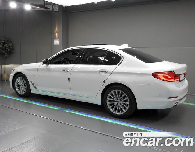 BMW 5-Series 2018 — photo 2