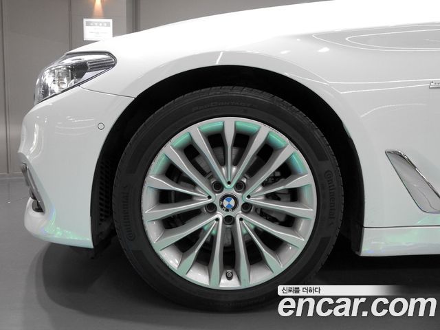 BMW 5-Series 2018 — photo 5