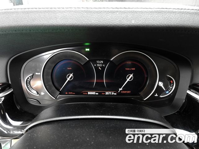 BMW 5-Series 2018 — photo 8