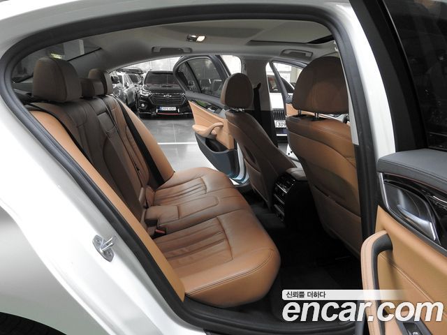 BMW 5-Series 2018 — photo 10