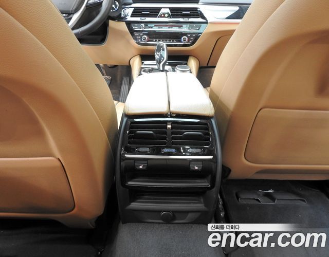 BMW 5-Series 2018 — photo 12