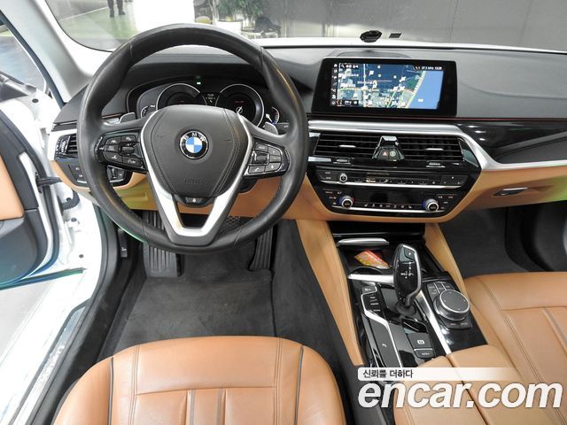 BMW 5-Series 2018 — photo 13