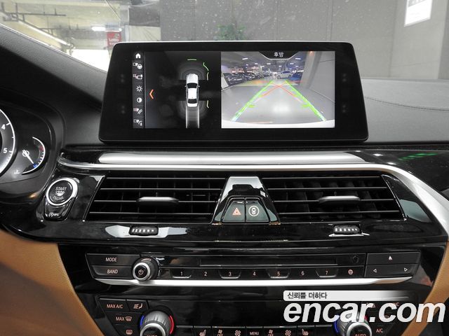 BMW 5-Series 2018 — photo 18