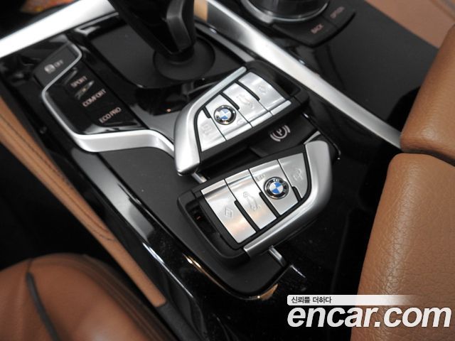 BMW 5-Series 2018 — photo 19