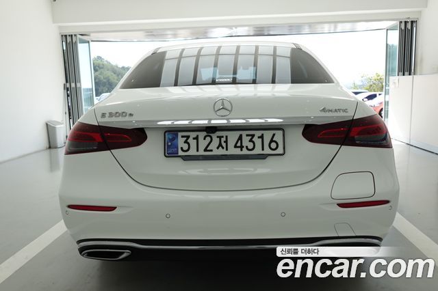 Mercedes-Benz E-Class 2021 — photo 4