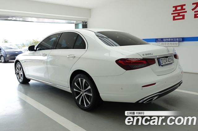 Mercedes-Benz E-Class 2021 — photo 5