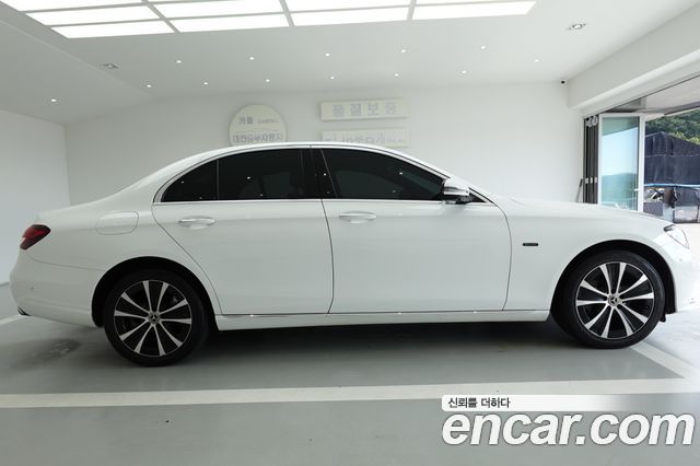 Mercedes-Benz E-Class 2021 — photo 6