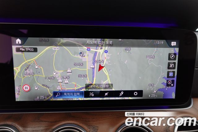 Mercedes-Benz E-Class 2021 — photo 12