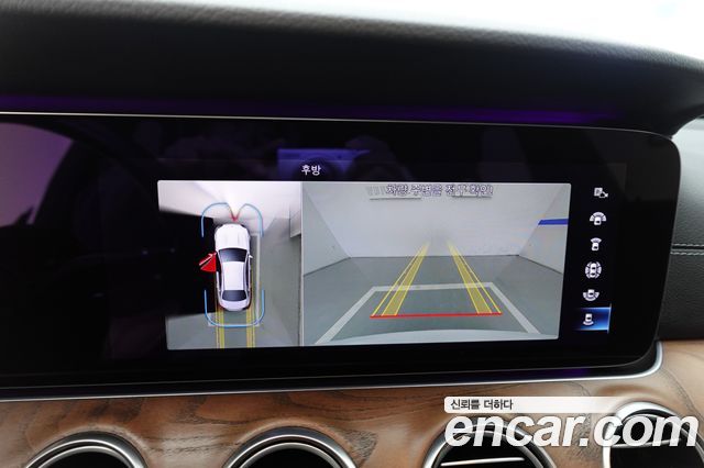 Mercedes-Benz E-Class 2021 — photo 13
