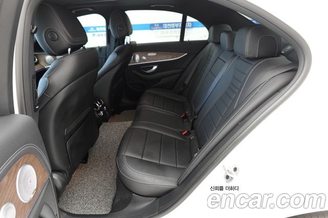 Mercedes-Benz E-Class 2021 — photo 17
