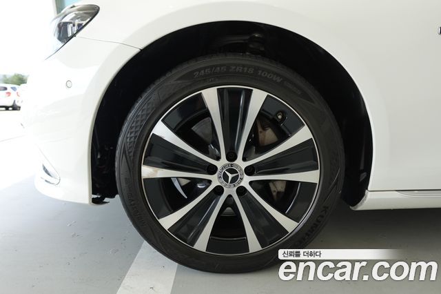 Mercedes-Benz E-Class 2021 — photo 19