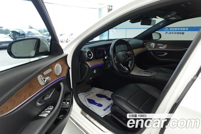 Mercedes-Benz E-Class 2021 — photo 20