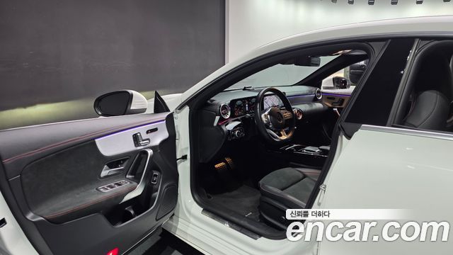 Mercedes-Benz CLA-Class 2022 — photo 10