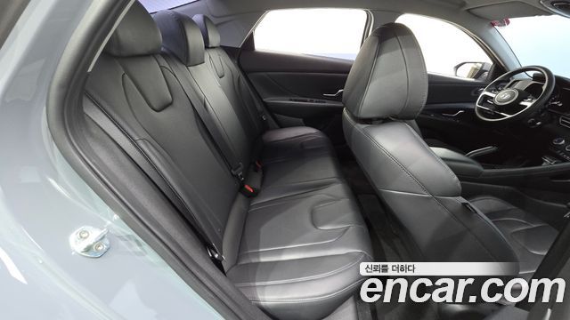 Hyundai AVANTE 2021 — photo 18