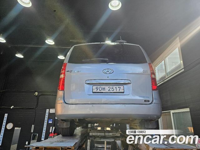 Hyundai Starex 2011 — photo 2
