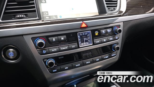 Genesis G80 2019 — photo 16