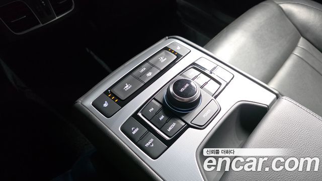 Genesis G80 2019 — photo 19