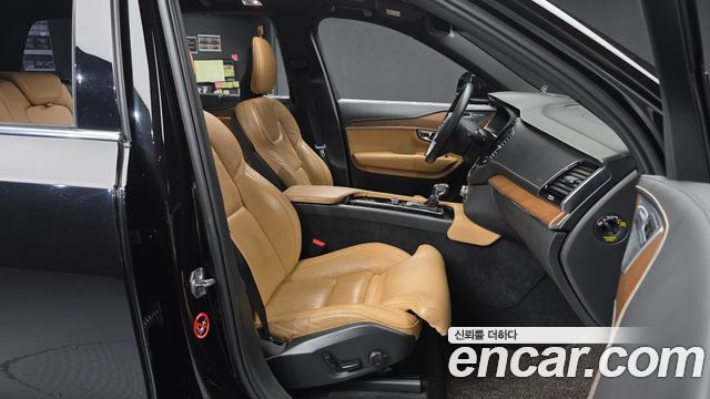 Volvo XC90 2017 — photo 11