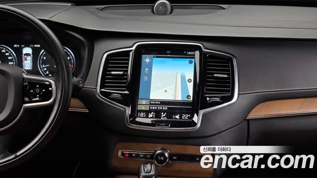 Volvo XC90 2017 — photo 14