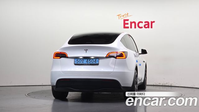 Tesla Model Y 2023 — photo 4