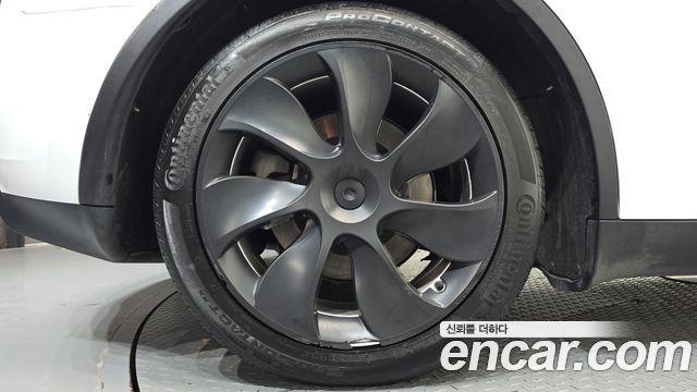 Tesla Model Y 2023 — photo 5